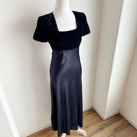 VINTAGE MIDNIGHT BLUE VELVET AND SATIN DRESS - Picture 6 of 8